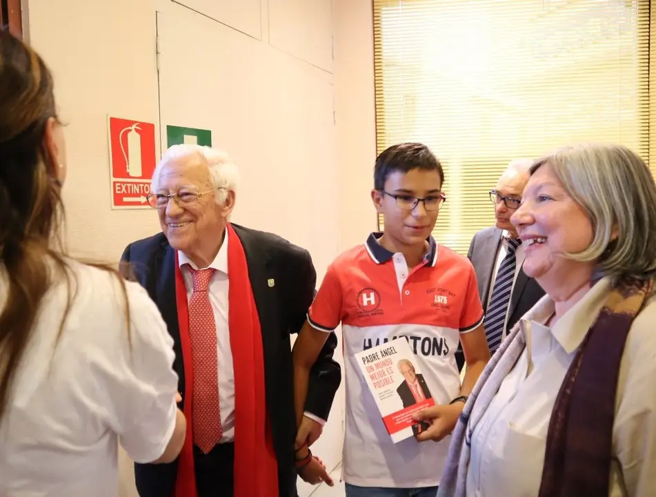 Charla padre Angel en Merida XXV aniversario (344)