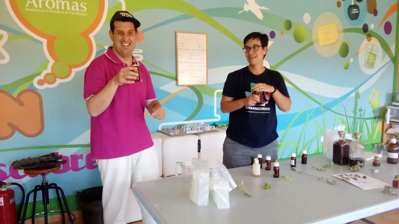 COM Taller de aromaterapia en Romangordo 07019 (13)