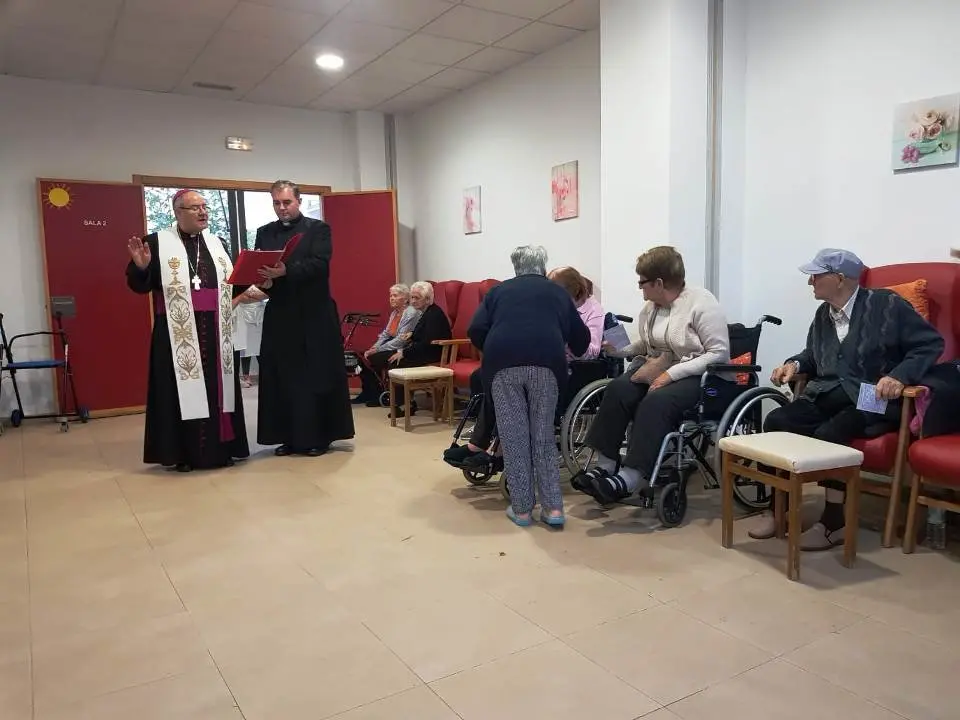 El encinar recibe al obispo de Coria 10019 (2)