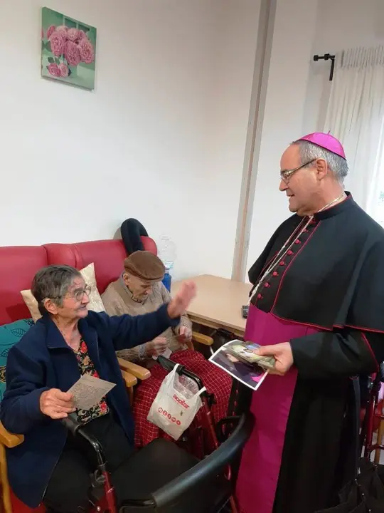 El encinar recibe al obispo de Coria 10019 (12)