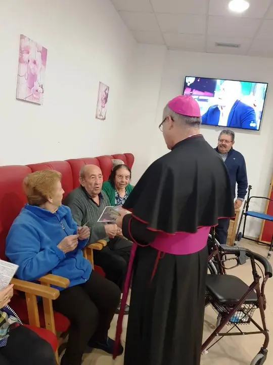 El encinar recibe al obispo de Coria 10019 (11)
