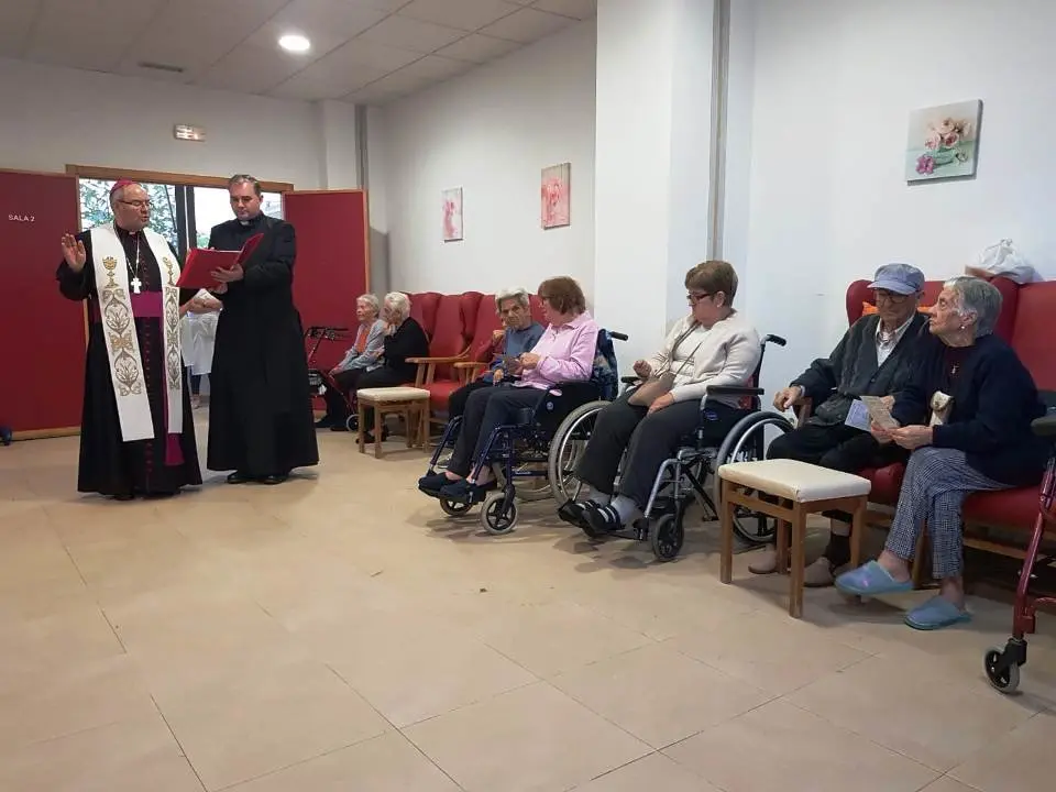 El encinar recibe al obispo de Coria 10019 (13)