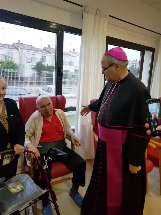 El encinar recibe al obispo de Coria 10019 (20)