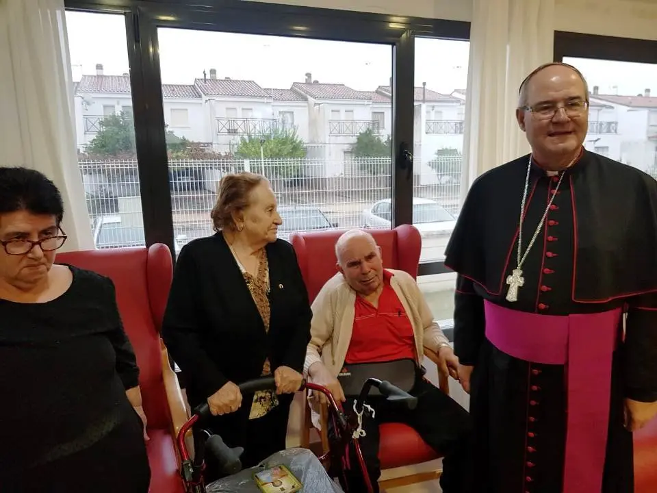 El encinar recibe al obispo de Coria 10019 (23)