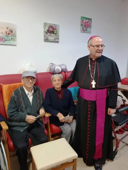 El encinar recibe al obispo de Coria 10019 (24)