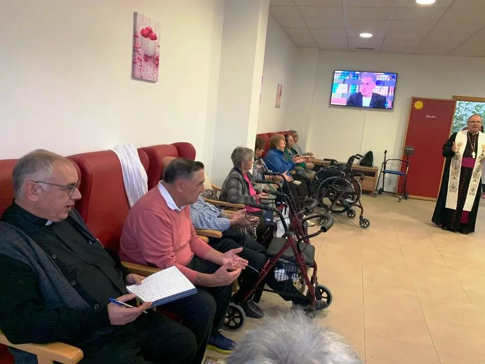 El encinar recibe al obispo de Coria 10019 (41)