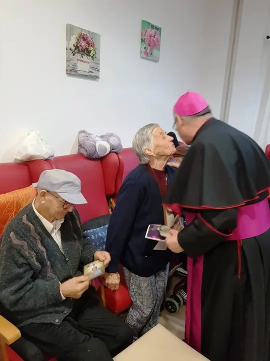 El encinar recibe al obispo de Coria 10019 (42)