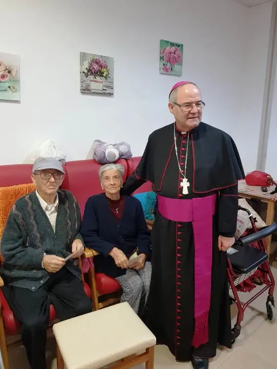 El encinar recibe al obispo de Coria 10019 (43)