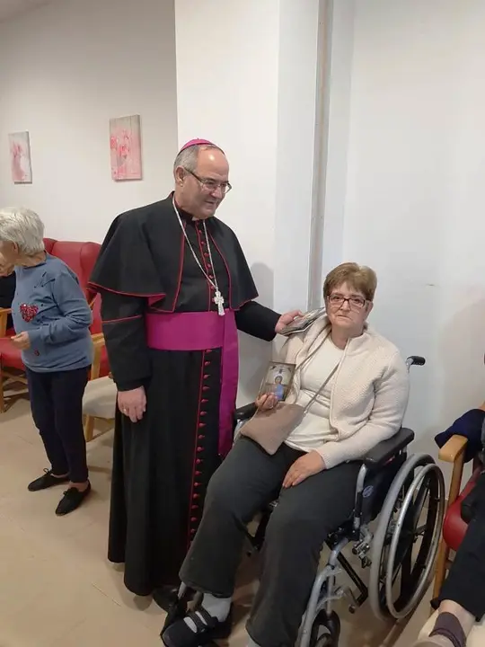 El encinar recibe al obispo de Coria 10019 (48)