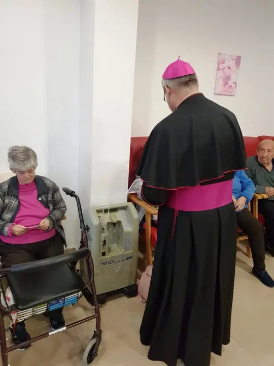 El encinar recibe al obispo de Coria 10019 (49)