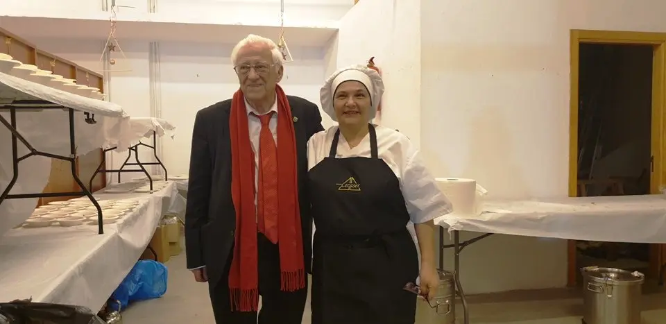 Cena solidaria de Navidad 2019016
