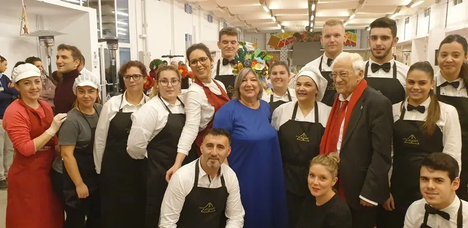 Cena solidaria de Navidad 2019086