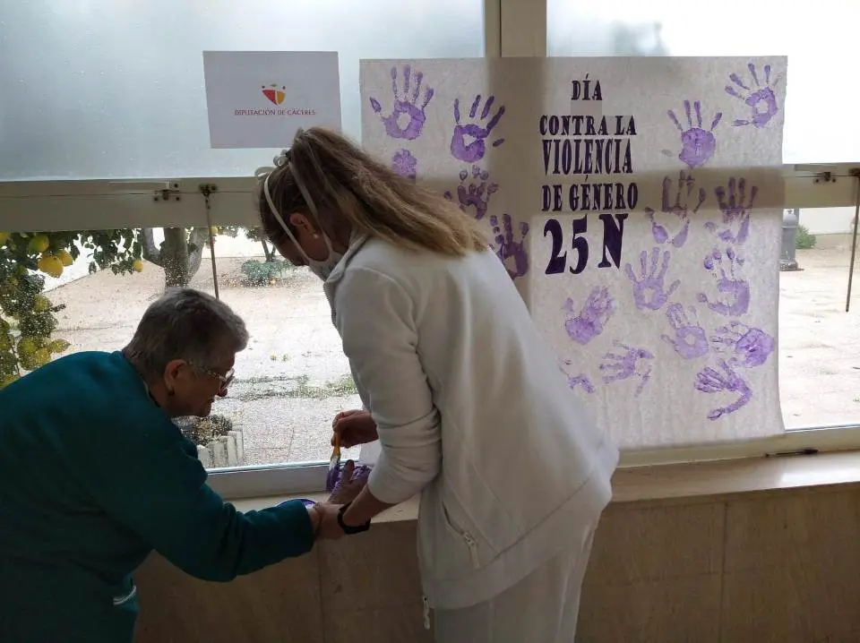 Actividad Igualdad en la tercera Edad. Programa de Igualdad Incluyel-as. Diputaci&oacute;n de C&aacute;ceres. (5)