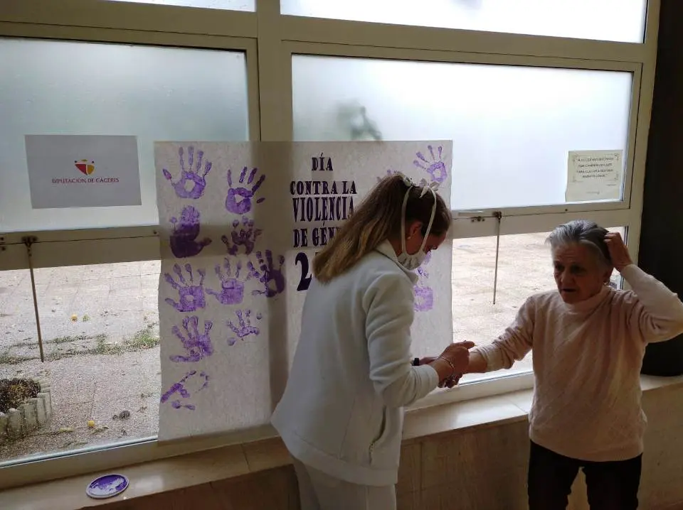 Actividad Igualdad en la tercera Edad. Programa de Igualdad Incluyel-as. Diputaci&oacute;n de C&aacute;ceres. (11)