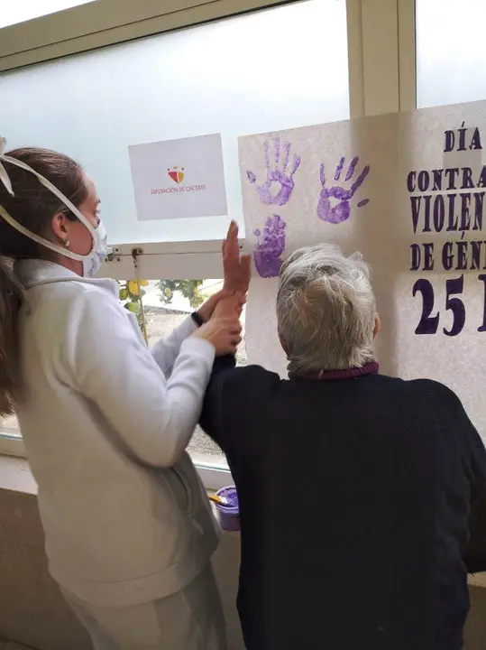 Actividad Igualdad en la tercera Edad. Programa de Igualdad Incluyel-as. Diputaci&oacute;n de C&aacute;ceres. (23)