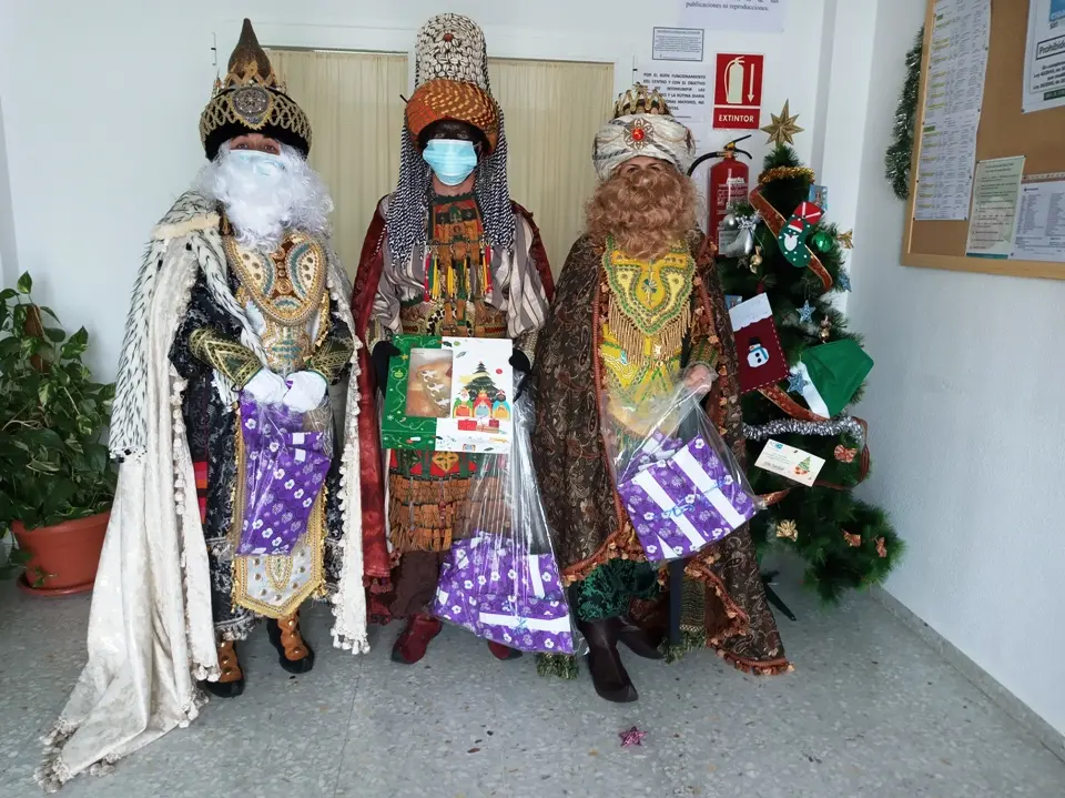 FOTOS REYES MAGOS CENTRO DE DIA PUEBLA DE LA CALZADA (3)