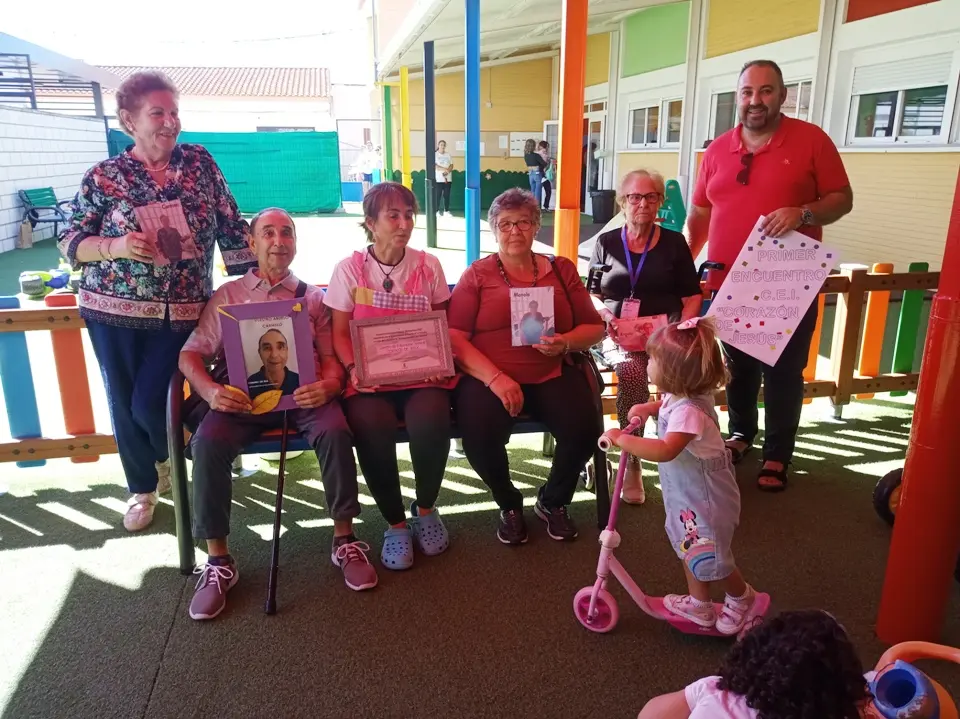 2022 FOTOS ADOPTA A UN ABUELO CEI CORAZ&Oacute;N DE JES&Uacute;S (4)