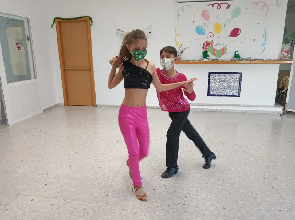 Baile Jes&uacute;s y Sandra en el Centro de D&iacute;a (5)