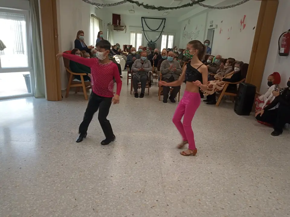 Baile Jes&uacute;s y Sandra en el Centro de D&iacute;a (6)
