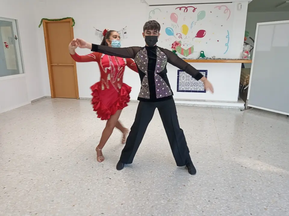 Baile Jes&uacute;s y Sandra en el Centro de D&iacute;a (19)