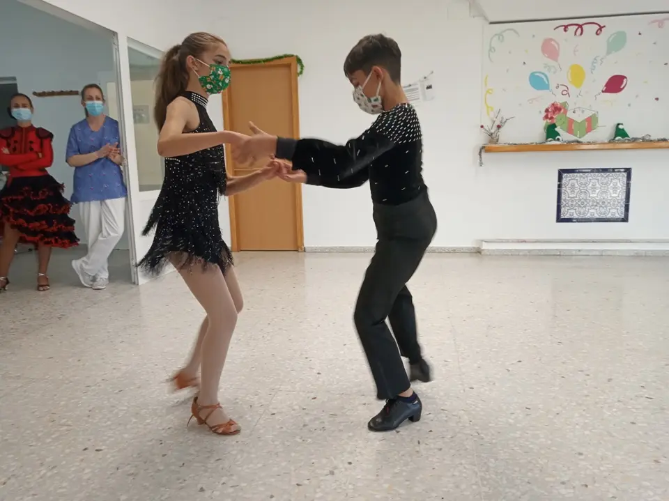 Baile Jes&uacute;s y Sandra en el Centro de D&iacute;a (23)