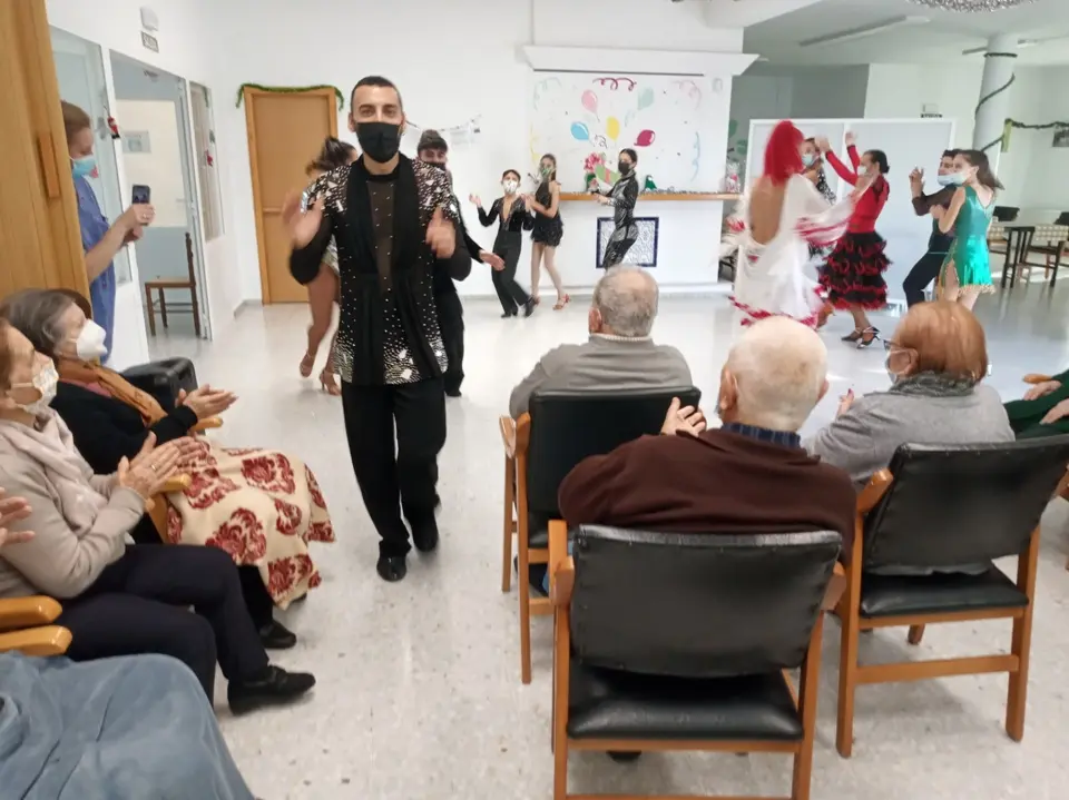 Baile Jes&uacute;s y Sandra en el Centro de D&iacute;a (35)