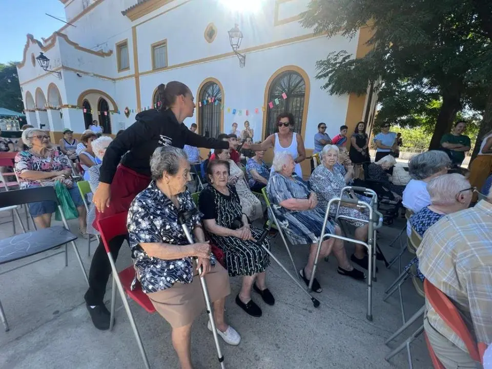 D&iacute;a del Abuelo en el CD Burguillos del Cerro (11)