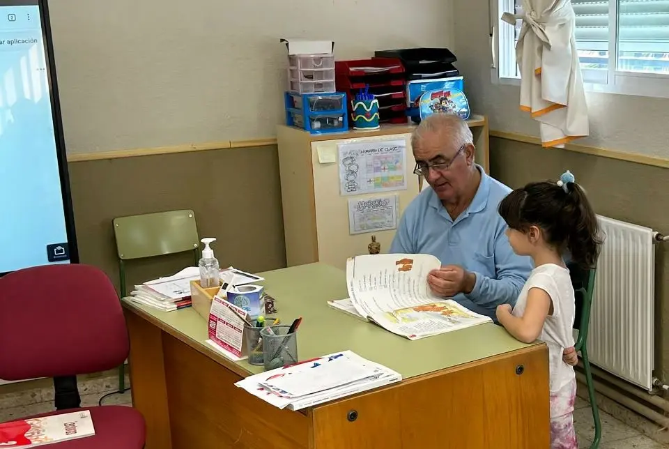 Actividad Abuelo lector en Lob&oacute;n