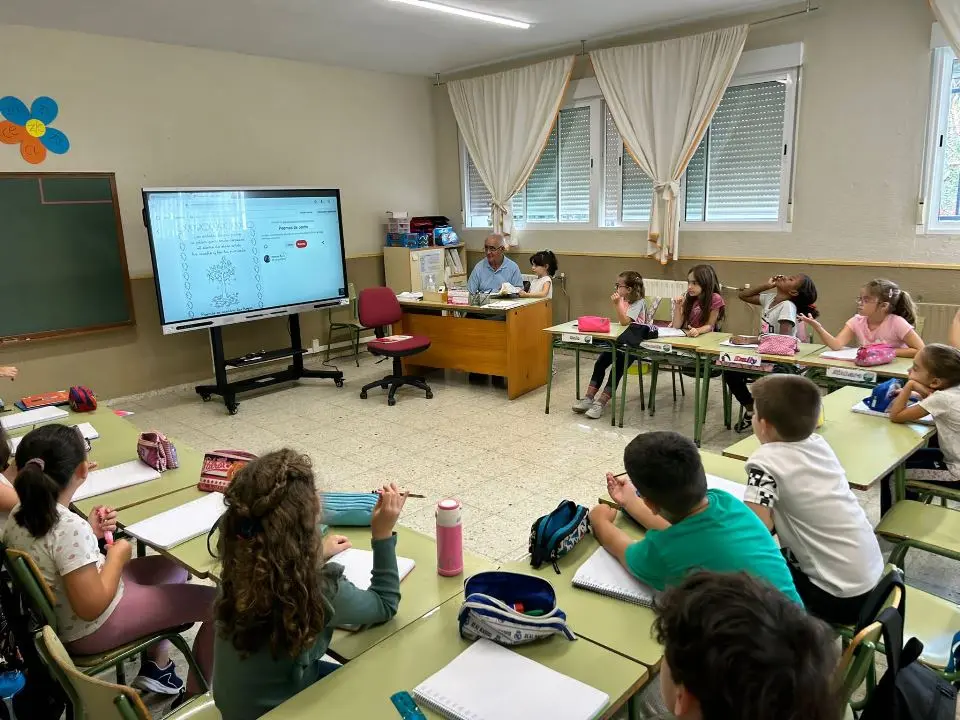 Actividad Abuelo lector en Lob&oacute;n (2)