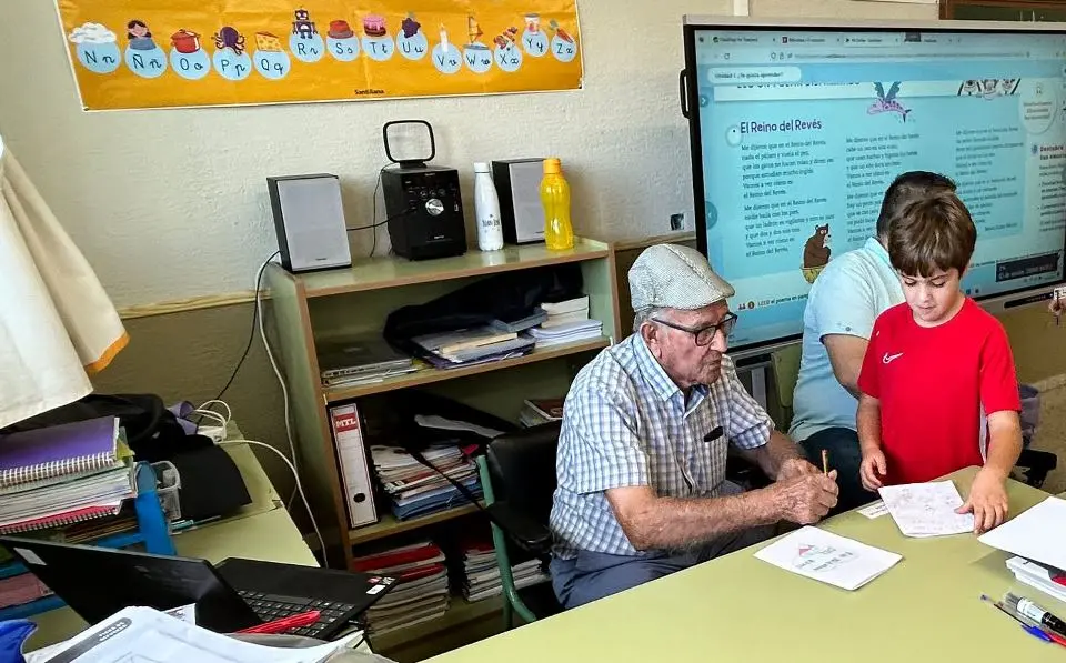 Actividad Abuelo lector en Lob&oacute;n (5)