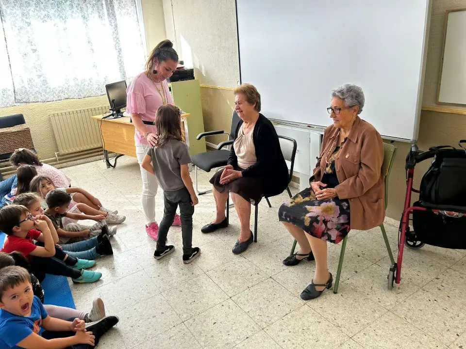 Actividad Abuelo lector en Lob&oacute;n (8)