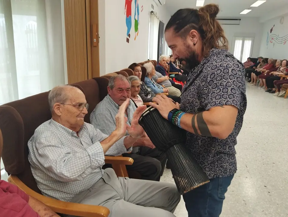 Musicoterapia con Javier Alc&aacute;ntara en CD Puebla de la Calzada (32)