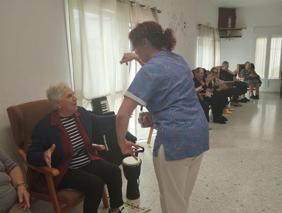 Musicoterapia con Javier Alc&aacute;ntara en CD Puebla de la Calzada (38)
