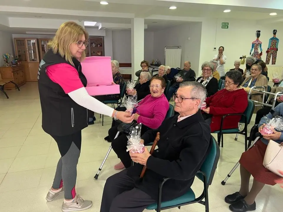 Conmemoraci&oacute;n C&aacute;ncer de Mama en CD Burguillos del Cerro (1)