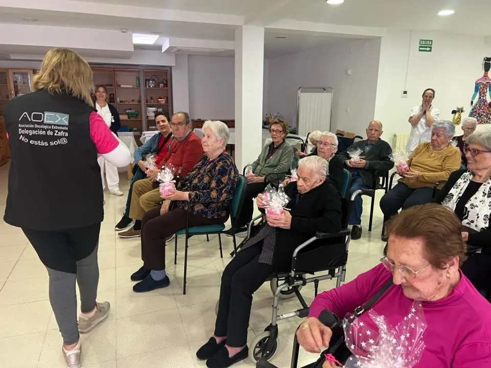 Conmemoraci&oacute;n C&aacute;ncer de Mama en CD Burguillos del Cerro (11)