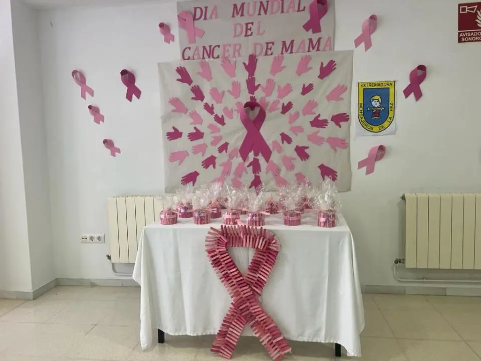 Conmemoraci&oacute;n C&aacute;ncer de Mama en CD Burguillos del Cerro (12)