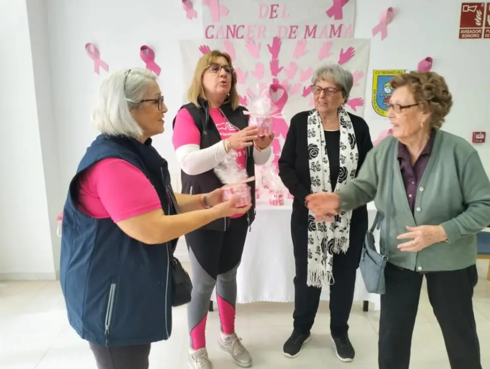 Conmemoraci&oacute;n C&aacute;ncer de Mama en CD Burguillos del Cerro (28)