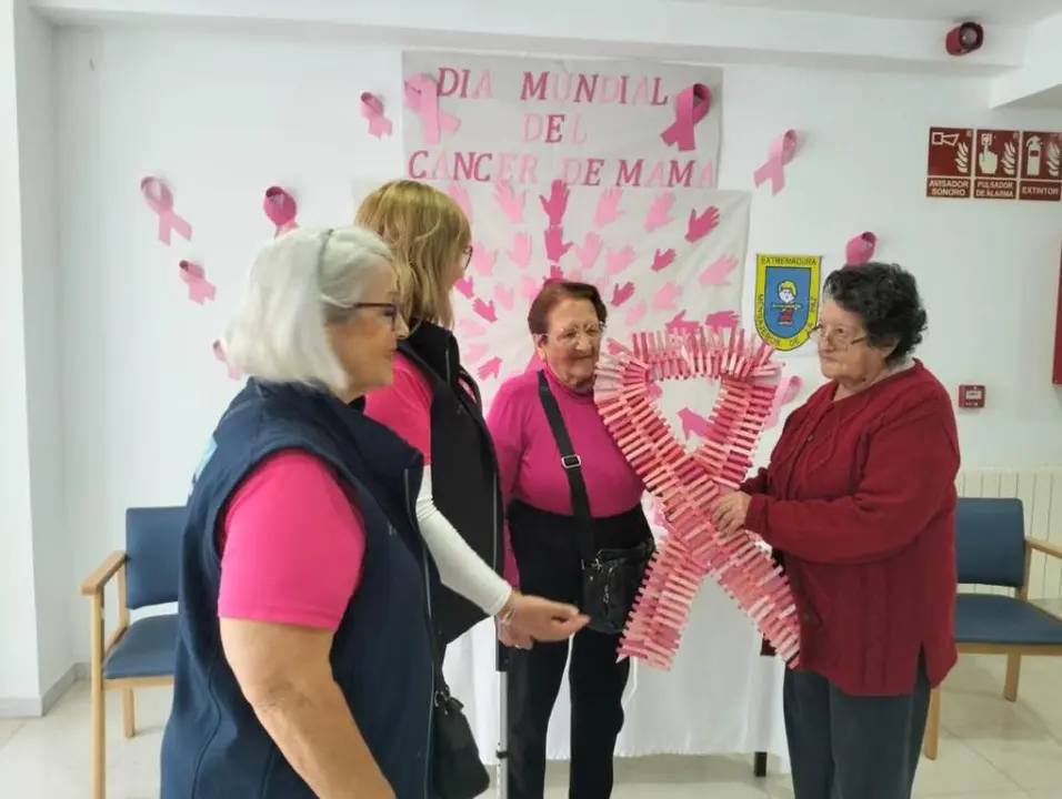 Conmemoraci&oacute;n C&aacute;ncer de Mama en CD Burguillos del Cerro (29)