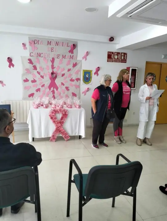 Conmemoraci&oacute;n C&aacute;ncer de Mama en CD Burguillos del Cerro (30)