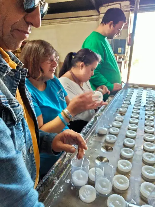 Visita f&aacute;brica de velas (6)