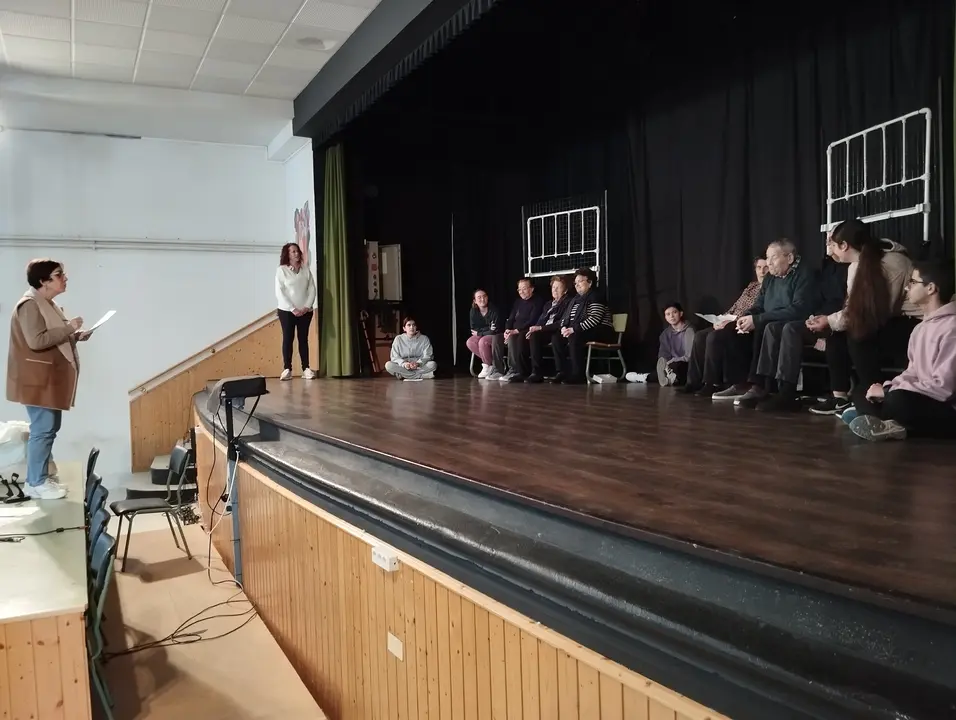 Ensayos Teatro Intergeneracional en Puebla de la Calzada (1)