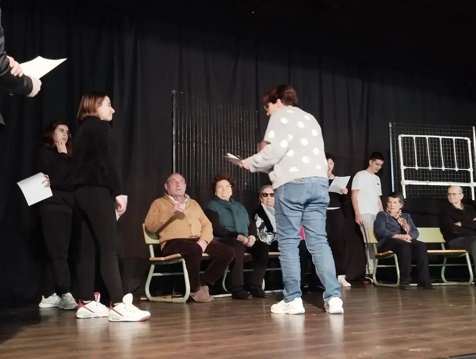 Ensayos Teatro Intergeneracional en Puebla de la Calzada (3)