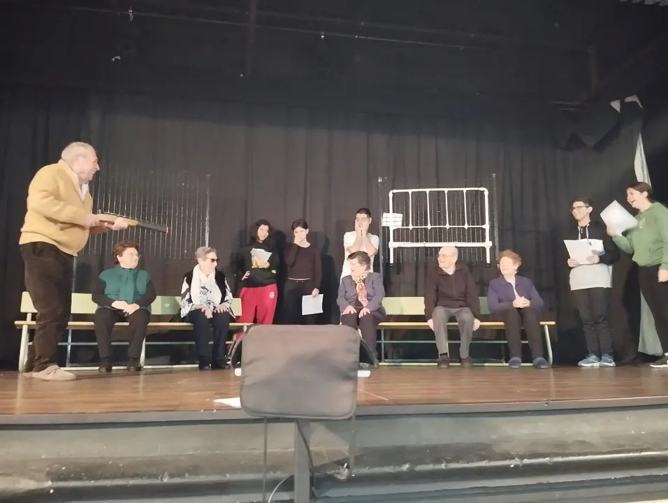Ensayos Teatro Intergeneracional en Puebla de la Calzada (7)