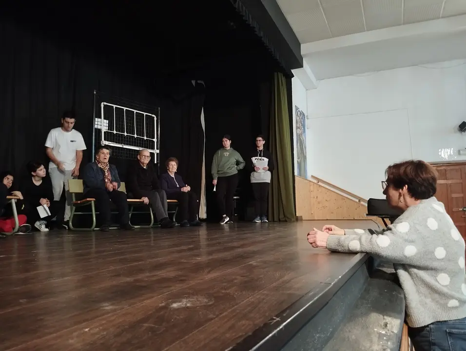 Ensayos Teatro Intergeneracional en Puebla de la Calzada (8)