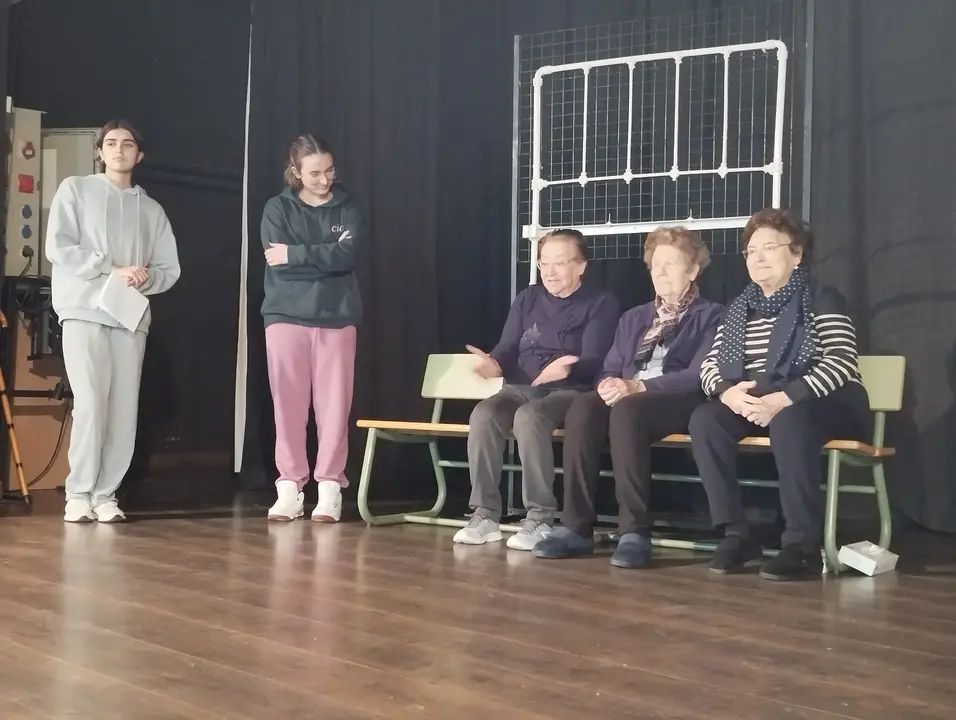 Ensayos Teatro Intergeneracional en Puebla de la Calzada (11)