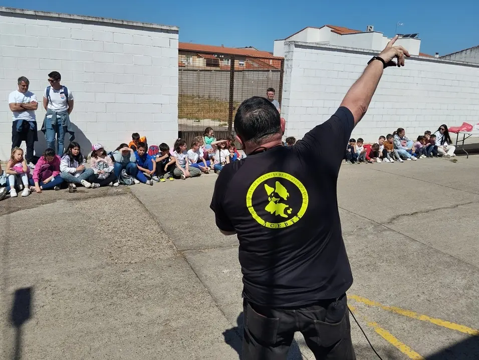 El CD Puebla de la Calzada recibe la visita del Colegio Torre &Aacute;guila (61)