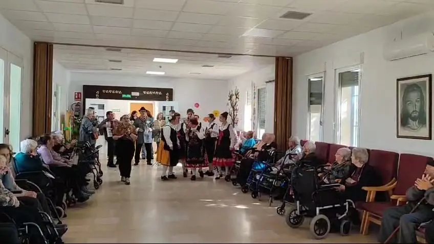Actuaci&oacute;n J&oacute;venes Extreme&ntilde;os en RM Torrecilla de los &Aacute;ngeles (2)