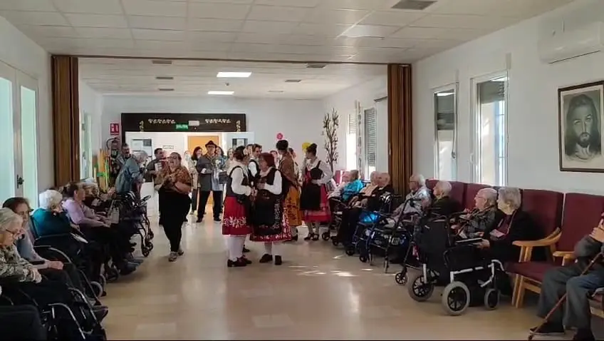 Actuaci&oacute;n J&oacute;venes Extreme&ntilde;os en RM Torrecilla de los &Aacute;ngeles (5)