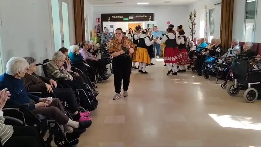 Actuaci&oacute;n J&oacute;venes Extreme&ntilde;os en RM Torrecilla de los &Aacute;ngeles (8)