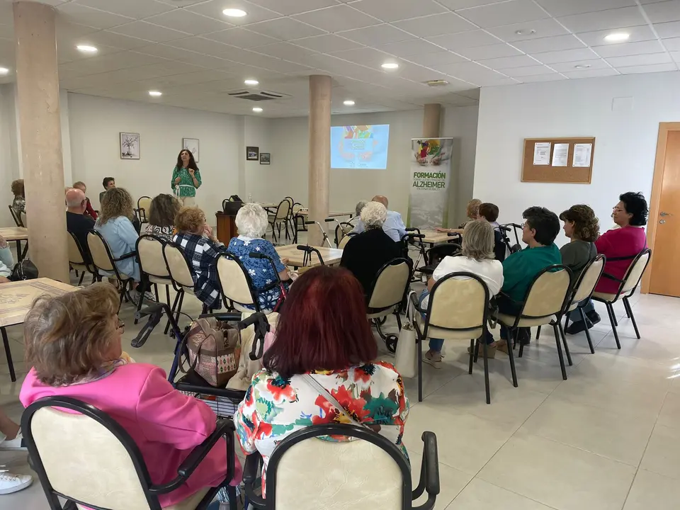Charla Alzheimer en RM Lob&oacute;n (3)